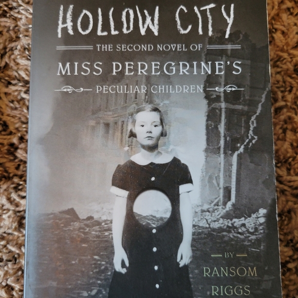 Miss Peregrine's Home For Peculiar Children & Hollow City book bundle - Picture 5 of 7